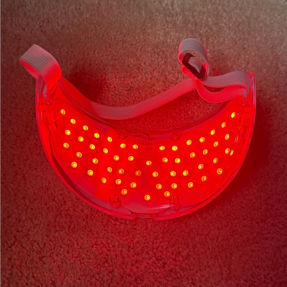 LED Light Therapy Mask & Neck Device - Picture 12 of 13